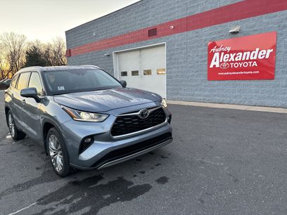 Used 2024 Toyota Highlander Platinum
