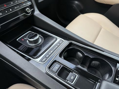 Used 2019 Jaguar F-PACE Premium image 40