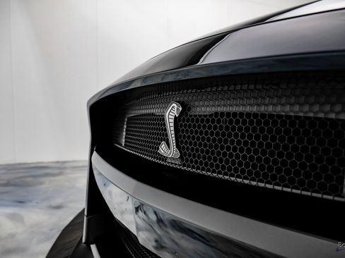 Used 2021 Ford Mustang Shelby GT500 w/ Carbon Fiber Track Pack image 31