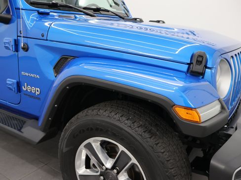Used 2022 Jeep Wrangler Unlimited Sahara w/ LED Lighting Group AWD/4WD image 21