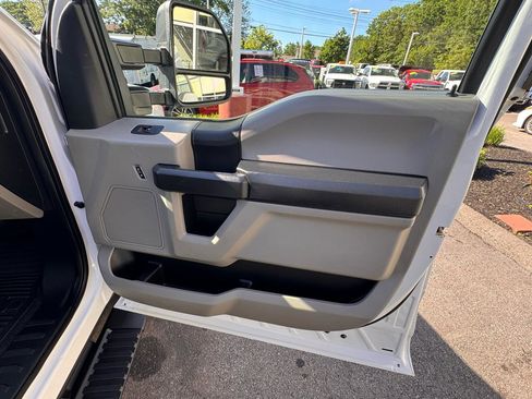Used 2017 Ford F250 XL w/ Power Equipment Group AWD/4WD image 29