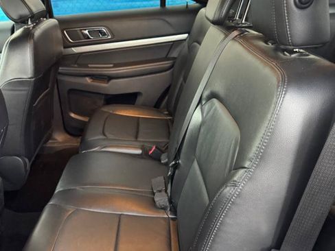 Used 2018 Ford Explorer XLT w/ Equipment Group 202A AWD/4WD image 8