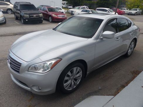 Used 2011 INFINITI M37 w/ Deluxe Touring Pkg RWD image 2