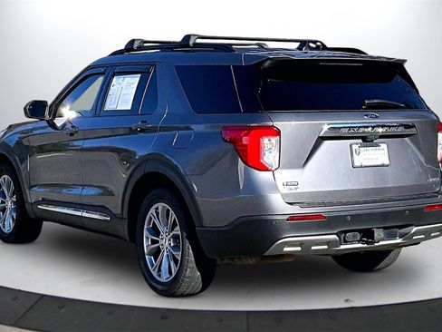 Used 2022 Ford Explorer XLT w/ Equipment Group 202A image 7