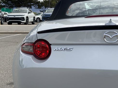 Used 2017 MAZDA MX-5 Miata Club image 17