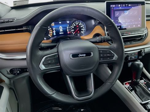 Used 2024 Jeep Compass Limited image 12