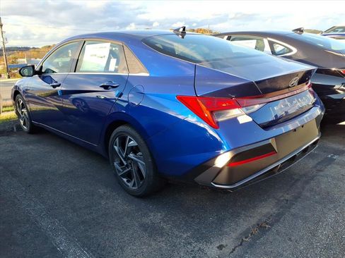 New 2025 Hyundai Elantra Limited image 4