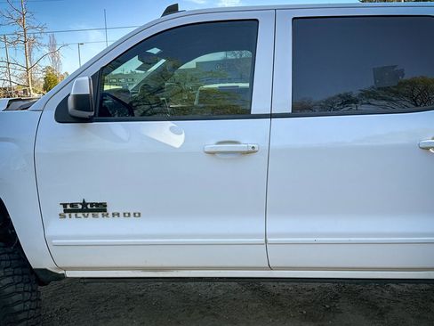 Used 2018 Chevrolet Silverado 1500 LT w/ Trailering Package image 19