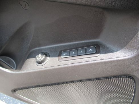 Certified 2018 Chevrolet Equinox Premier FWD image 20