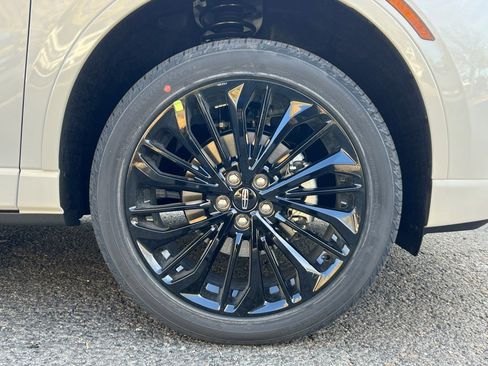 New 2026 Lincoln Corsair Premiere image 6