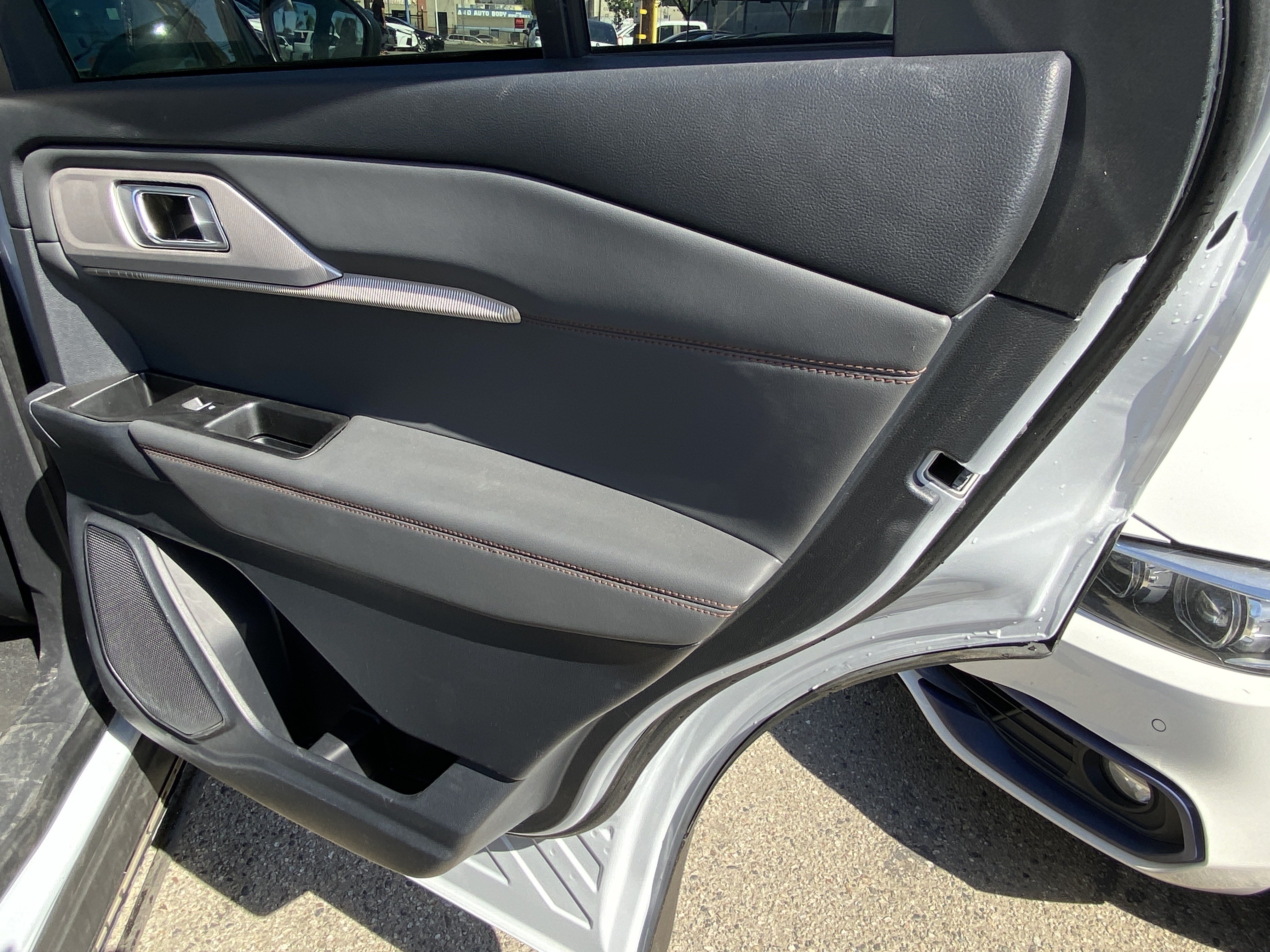 Used 2025 Ford Explorer Active RWD image 19