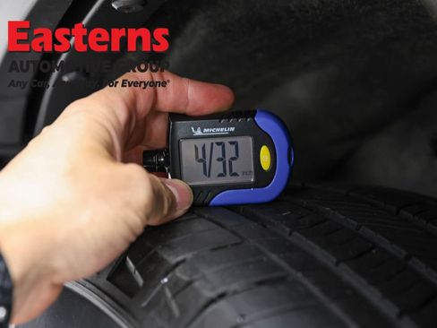 Used 2025 Jeep Grand Cherokee Altitude AWD/4WD image 27