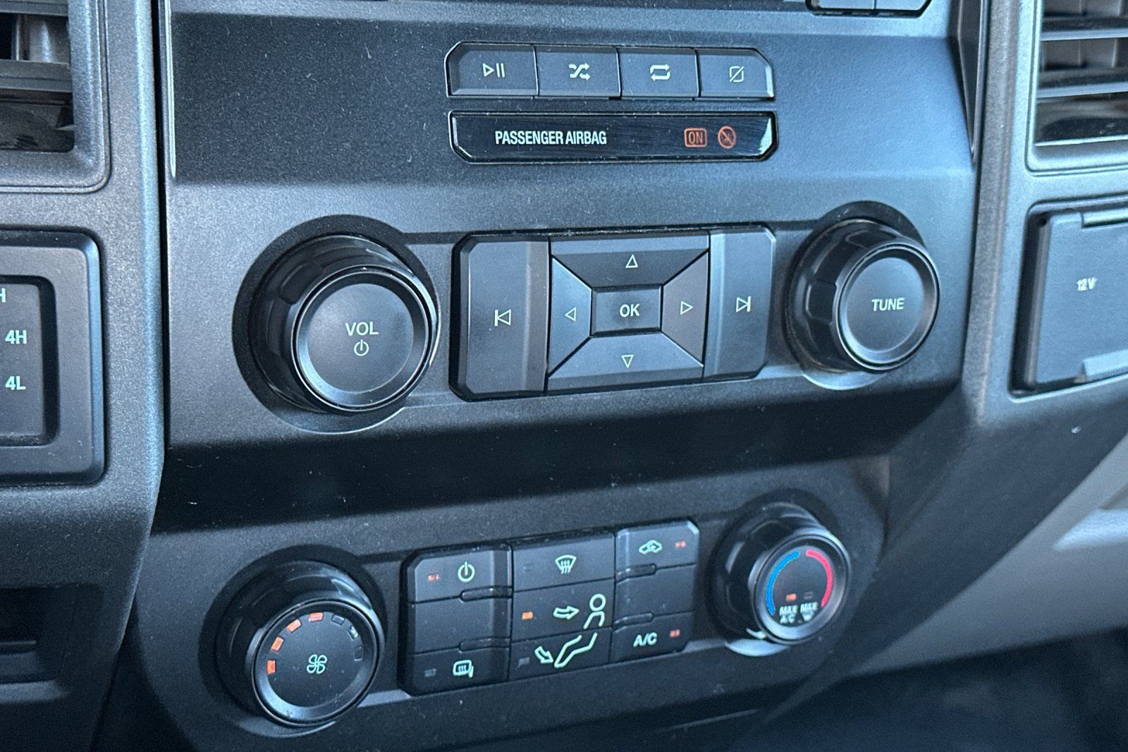 Used 2022 Ford F250 XL w/ Power Equipment Group AWD/4WD image 18