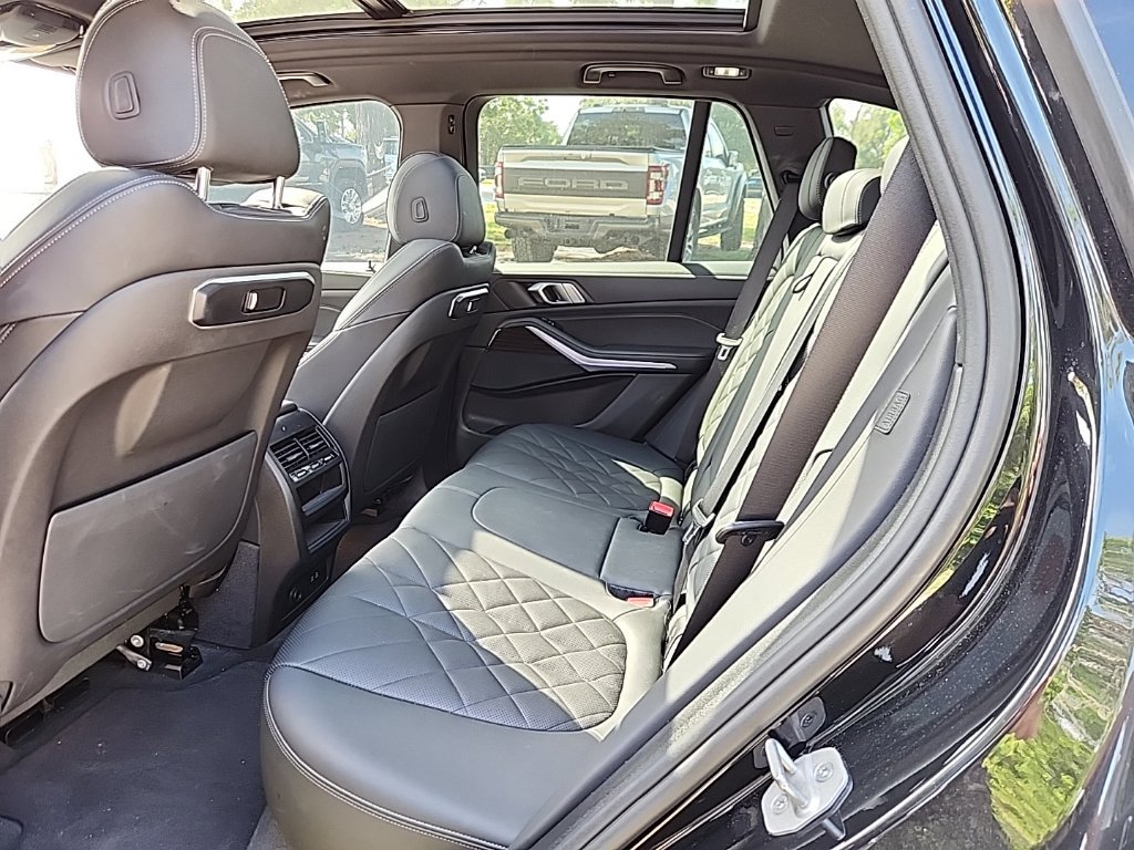 Used 2024 BMW X5 xDrive40i AWD/4WD image 3