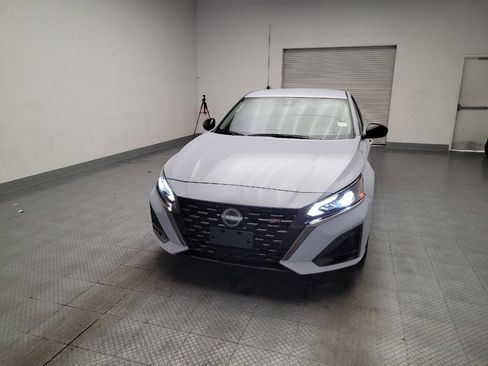 Used 2024 Nissan Altima 2.5 SR FWD image 15