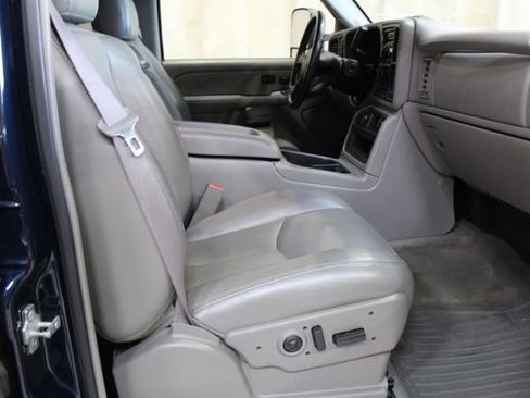 Used 2005 GMC Sierra 2500 SLT w/ Heavy-Duty Power Package image 16