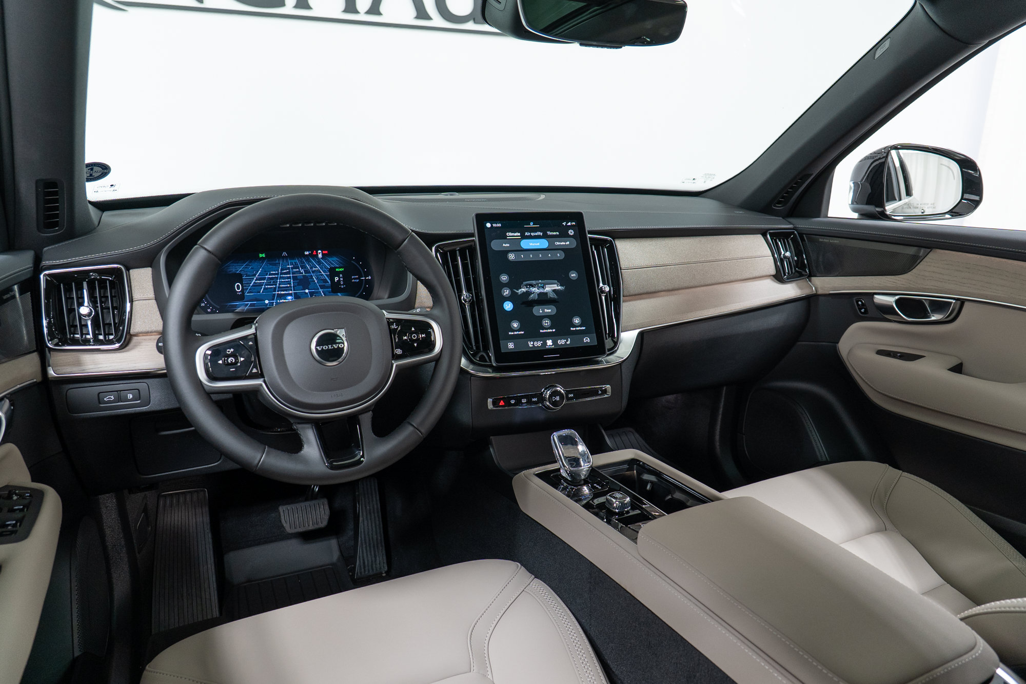 New 2026 Volvo XC90 T8 Plus w/ Protection Package Premier AWD/4WD image 16