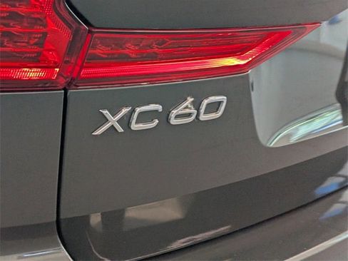Used 2021 Volvo XC60 T5 Inscription image 12