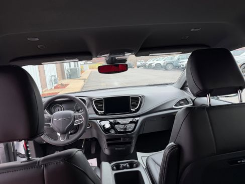 New 2026 Chrysler Pacifica Select image 26