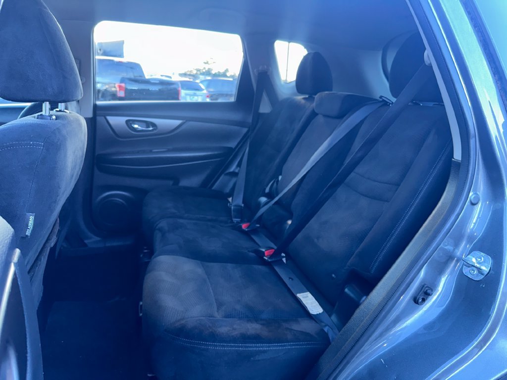 Used 2014 Nissan Rogue SV w/ SV Premium Package AWD/4WD image 17