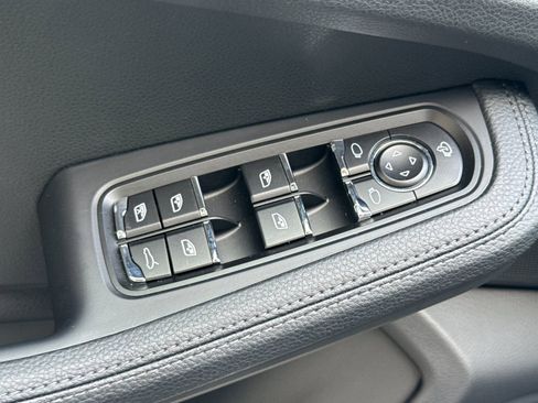 Certified 2026 Porsche Macan AWD/4WD image 13