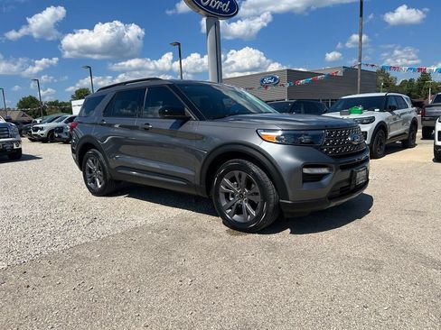 Used 2024 Ford Explorer XLT w/ Equipment Group 202A AWD/4WD image 1