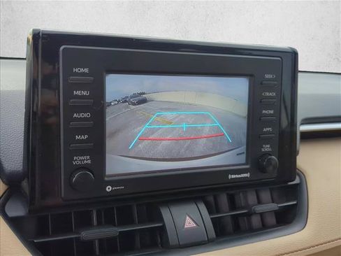 Used 2022 Toyota RAV4 XLE AWD/4WD image 18