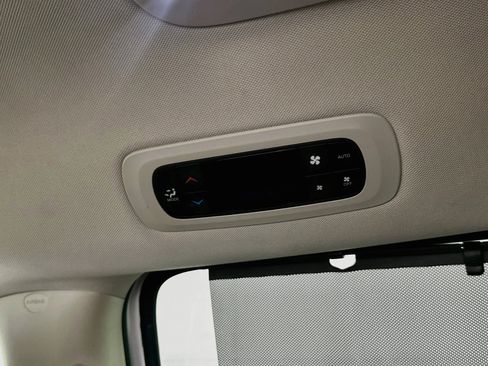 Used 2024 Chrysler Pacifica Touring-L FWD image 26