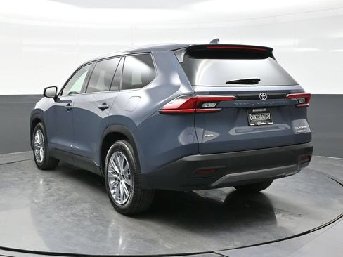 Used 2025 Toyota Grand Highlander AWD image 5