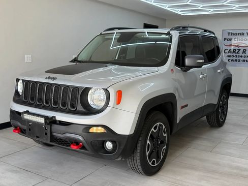 Used 2016 Jeep Renegade Trailhawk w/ Premium Trailhawk Package AWD/4WD image 2