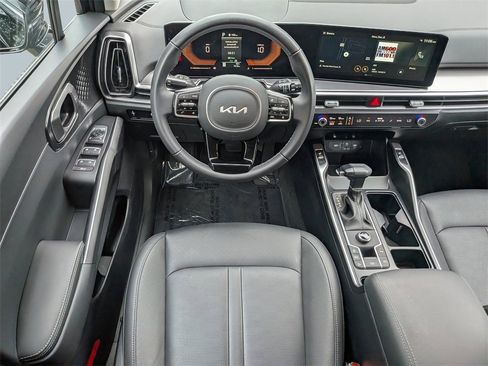 Used 2025 Kia Sorento S image 16