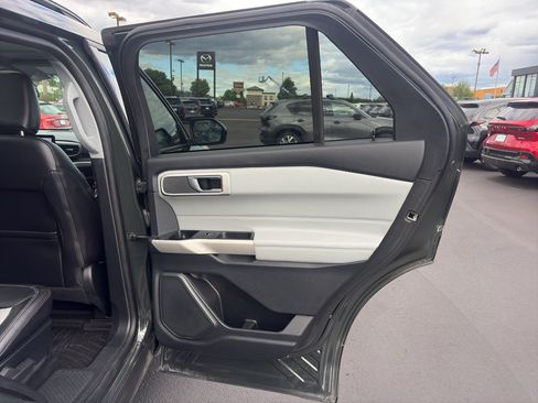 Used 2022 Ford Explorer XLT w/ Equipment Group 202A AWD/4WD image 16