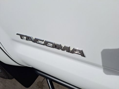 Used 2011 Toyota Tacoma Base w/ TRD Sport Pkg image 15