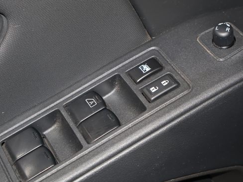 Used 2024 Nissan Frontier SV image 36