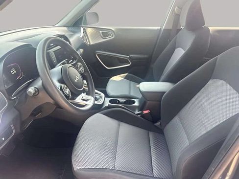 Used 2024 Kia Soul LX w/ Option Group 015 FWD image 8