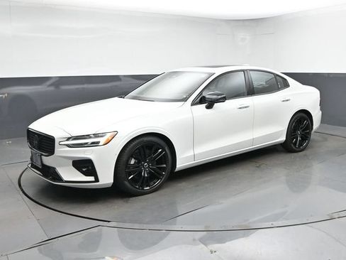 Used 2023 Volvo S60 B5 Plus w/ Climate Package AWD/4WD image 4