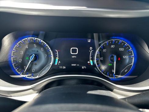 Used 2025 Chrysler Pacifica Select FWD image 16