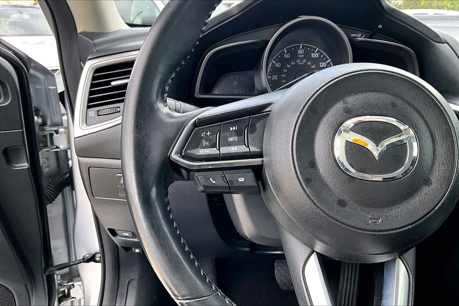 Used 2018 MAZDA MAZDA3 Touring FWD image 24
