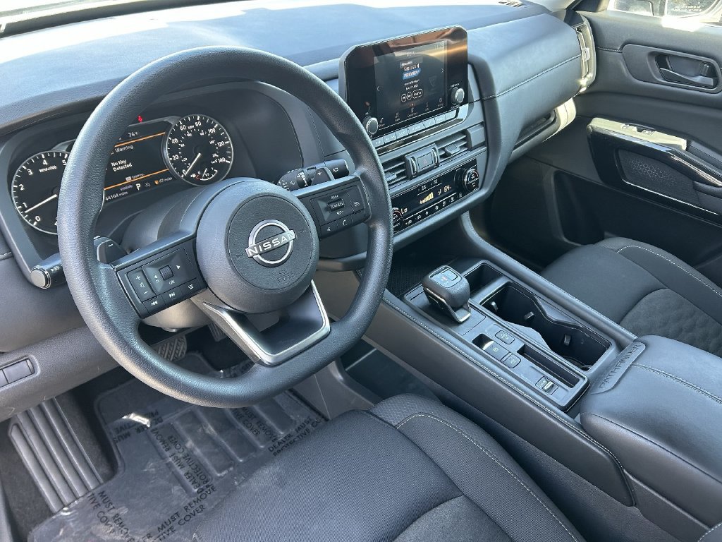 Used 2024 Nissan Pathfinder S FWD image 19