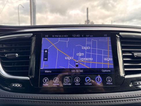 Used 2017 Chrysler Pacifica Limited image 40