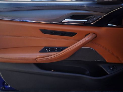 Used 2023 BMW M5 image 38