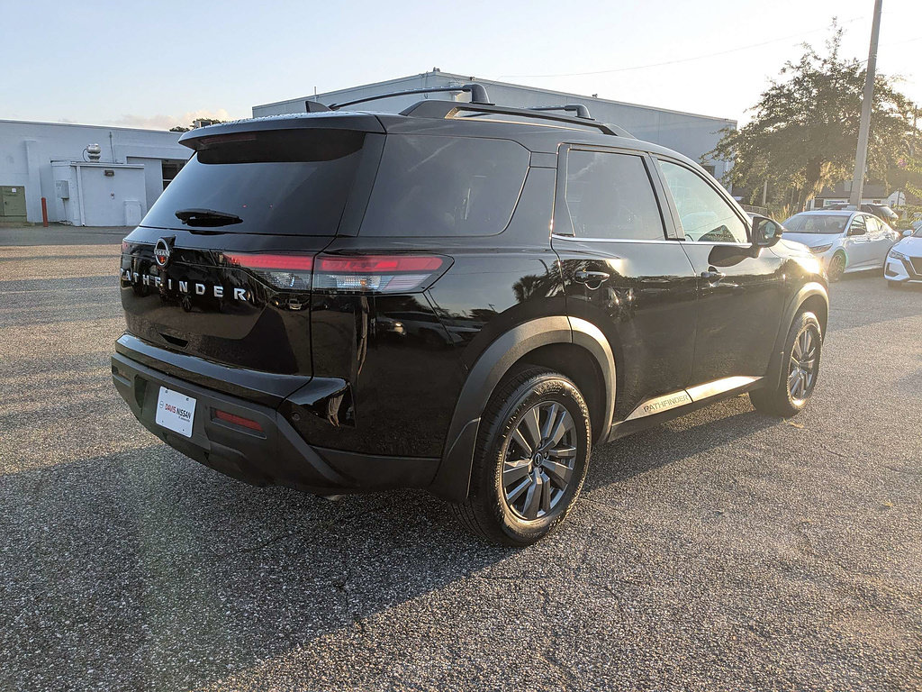 Certified 2025 Nissan Pathfinder SV FWD image 4