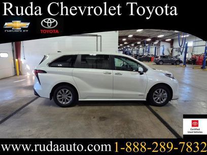 Certified 2021 Toyota Sienna XLE