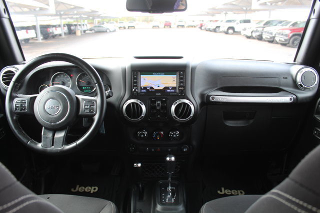 Used 2018 Jeep Wrangler Unlimited Sahara w/ Dual Top Group AWD/4WD image 19