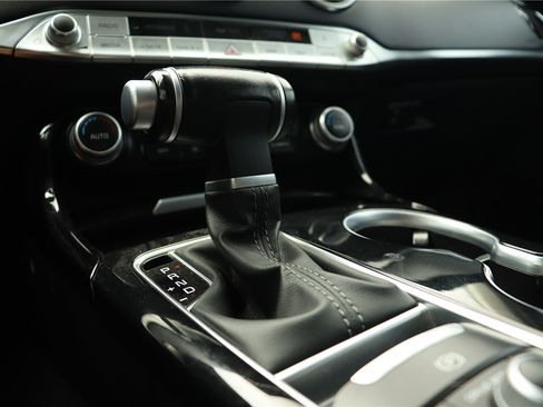 Used 2019 Kia Stinger Premium RWD image 38