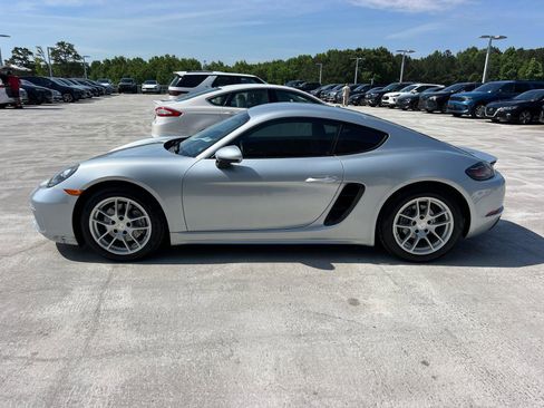 Used 2018 Porsche 718 Cayman RWD image 8