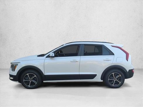 Used 2023 Kia Niro EX image 9