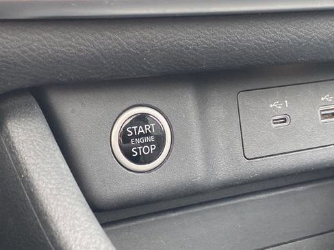 Used 2022 Nissan Rogue SV w/ SV Premium Package image 22