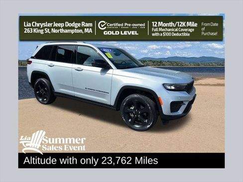 Certified 2023 Jeep Grand Cherokee Altitude AWD/4WD image 1