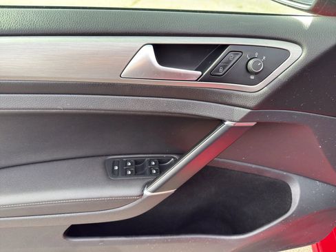 Used 2017 Volkswagen Golf Wolfsburg Edition image 23